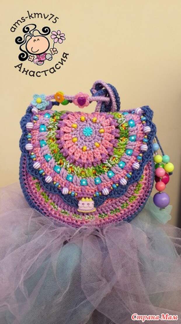 Яркая сумочка крючком