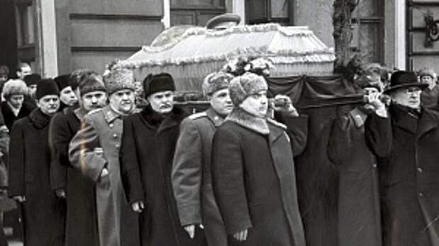 Семь уроков от Сталина: чему покойный вождь может научить современников