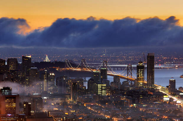 Бэй Бридж — висячий мост через залив Сан-Франциско в штате Калифорния между городами Сан-Франциско и Оклендом