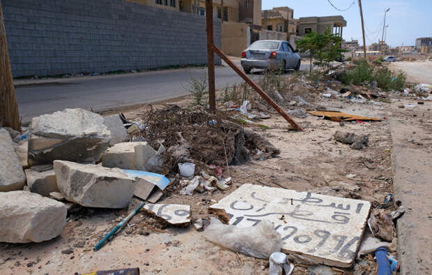 Поддерживаемые ПНС сирийские наемники издеваются над мирными жителями Ливии