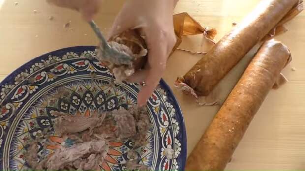 100% колбаса - никакой химии, только мясо и специи! Простой рецепт вкусной домашней колбасы Кулинария, Еда, Рецепт, Домашняя колбаса, Другая кухня, Вкусно, Приготовление, Видео, Длиннопост, Видео рецепт