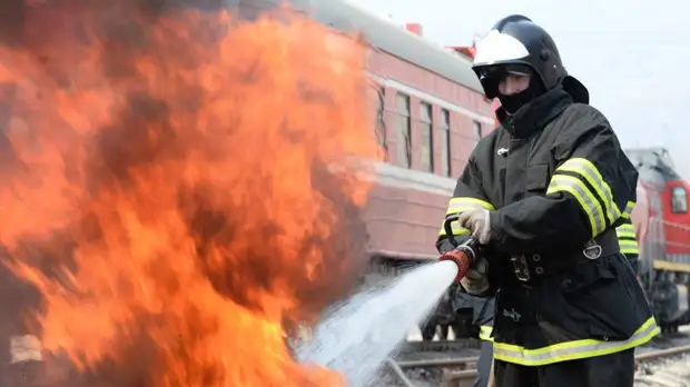 На тушение зданий «Казаньнефтеродукта» направили пожарный поезд