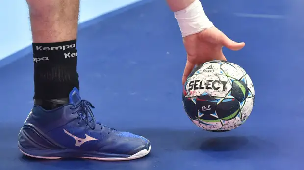 Россия сыграла вничью с Польшей в матче мужского ЧЕ по гандболу