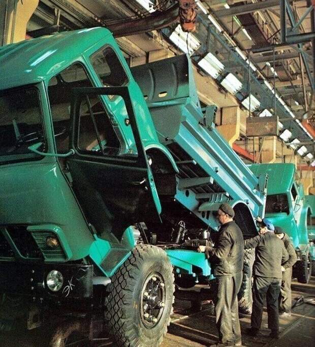 МАЗ-5549 на конвейере, 1978 год