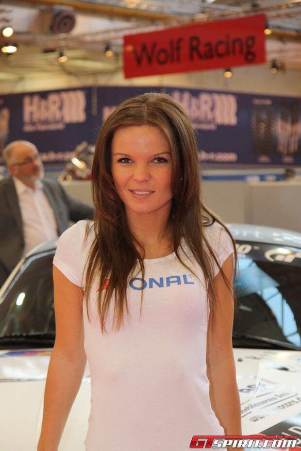 Девушки с автосалона Essen Motor Show (72 фото)