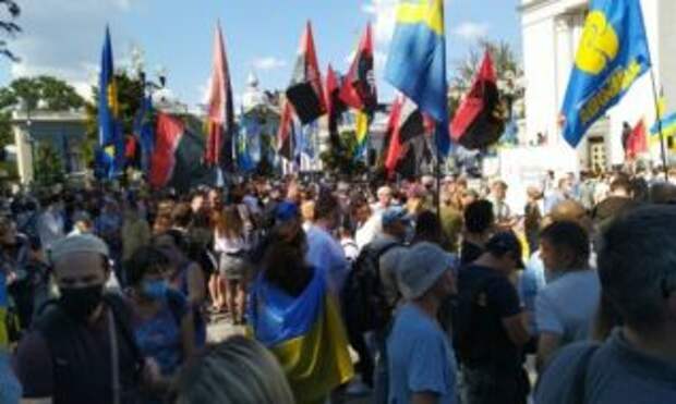 Около Верховной рады Украины массовый протест