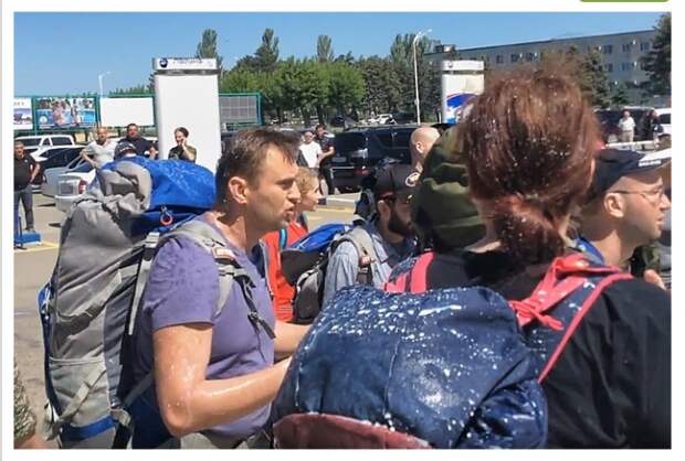 Причина боя Навального: "драку начали не казаки, а муж сотрудницы ФБК Анны Литвиненко"