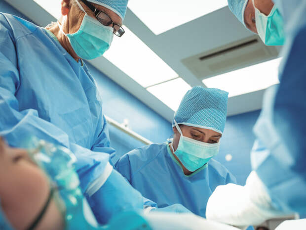 Кемеровские нейрохирурги спасли пациента от кровоизлияния в головной мозг