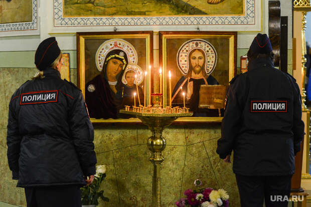 Открытие Международного фестиваля духовной музыки. Кыштым, икона, храм, силовики, вера, рпц, религия, женщина, молитва, полиция, православие, церковь, христорождественский собор