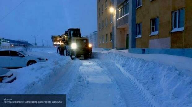 На улицах Санкт-Петербурга количество снегоуборочной техники выросло до 900 единиц — Мизюкин