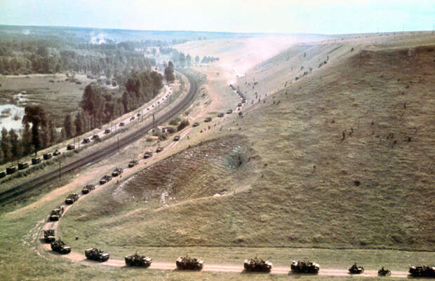 Behind-The-Historical-Photos12