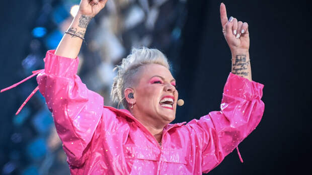 «Сделать перерыв»: певица Pink внезапно отменила концерт в Швейцарии