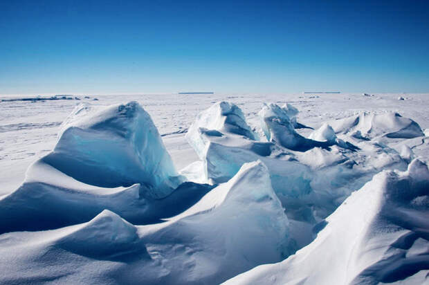 4. Самое холодное место на Земле – это высокий хребет в Антарктиде, где зафиксировали температуру на уровне – 93,2 °C. антарктида, факты