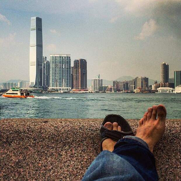 Художник-бомж в Гонконге. Shelterless artist in Hong Kong. #HongKong #SergeyBalovin #shelterless #artist #художник #бомж #Гонконг #СергейБаловин