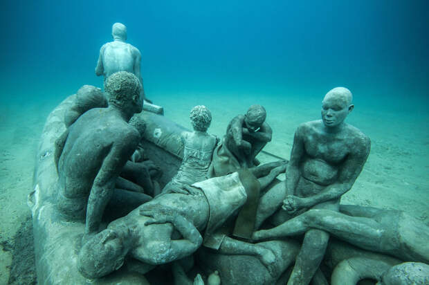 breathtaking-underwater-museum-turns-ocean-floor-into-art-gallery-and-doubles-as-artificial-ree-4__880