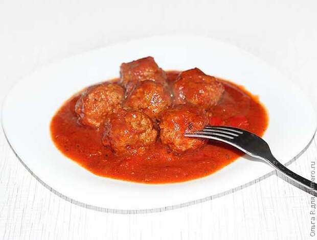 Мясные шарики из говядины и индейки в томатном соусе