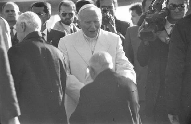 Папа римский Иоанн Павел II в Литве. Сентябрь 1993 года.