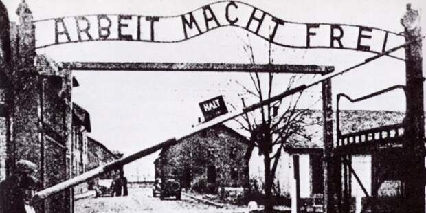 В Германии 91-летнюю женщину обвинили в массовых убийствах в Освенциме