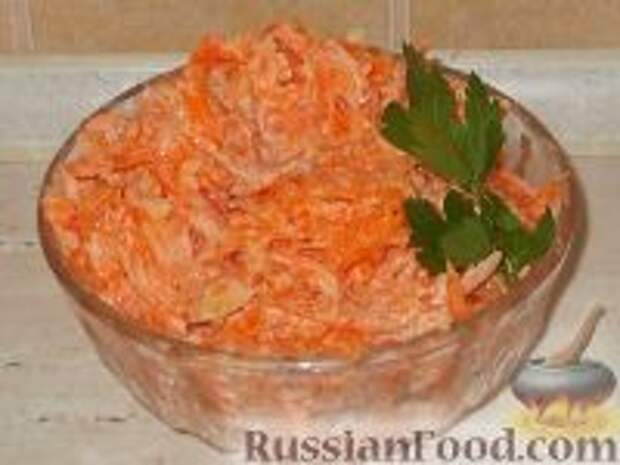 Фото к рецепту: Салат из моркови и чеснока со сметаной