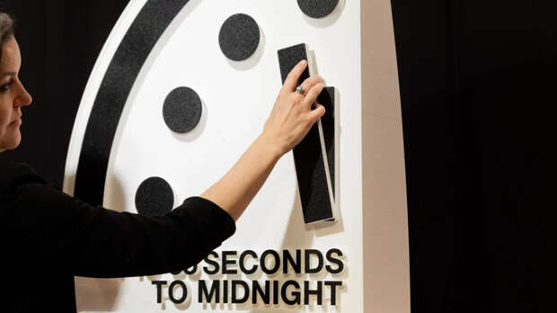 Стрелки часов Судного дня перевели рекордно близко к «ядерной полуночи»