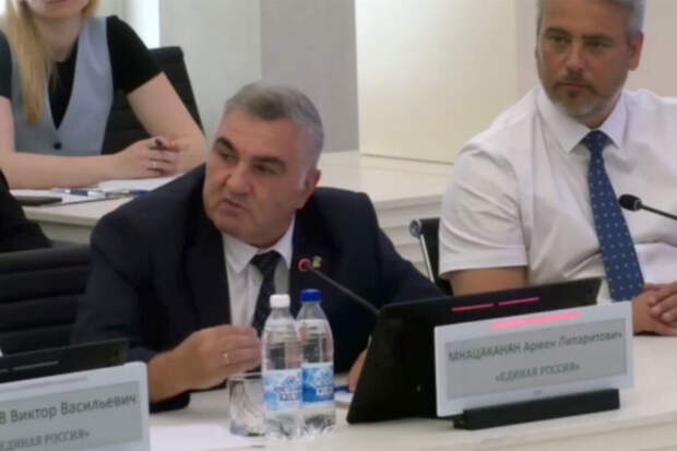 Депутат Пскова Мнацаканян призвал расправиться с критикующими чиновников людьми