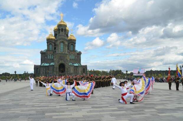 Дневное представление Фестиваля «Спасская башня» впервые прошло у стен Главного храма ВС РФ