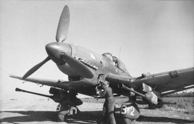Файл:Bundesarchiv Bild 101I-655-5976-04, Russland, Sturzkampfbomber Junkers Ju 87 G.jpg