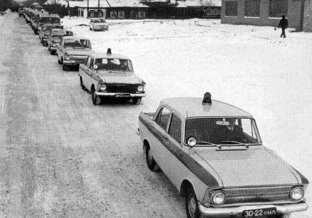 Милицейские "Москвичи" в Омске, 1974: милиция, полицейский автомобиль, полиция, ссср