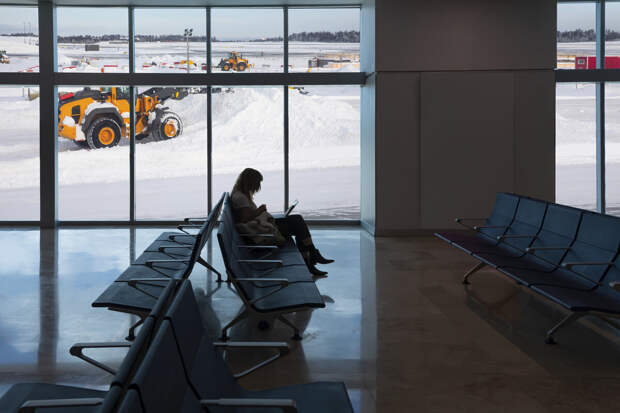 В аэропоротах Москвы из-за снегопадов отменены восемь рейсов
