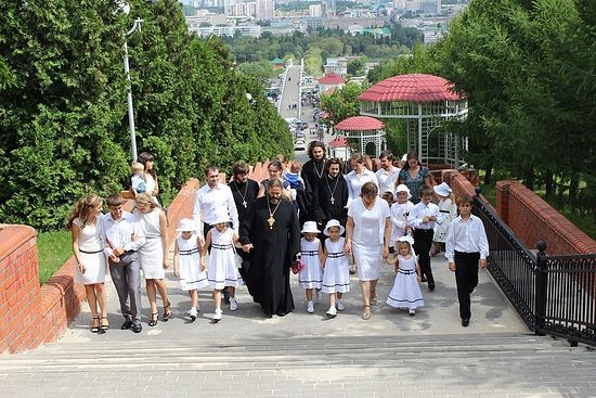 Белгород. Семья Осяков направляется для вручения премии «Родительский рекорд». 2012 г.