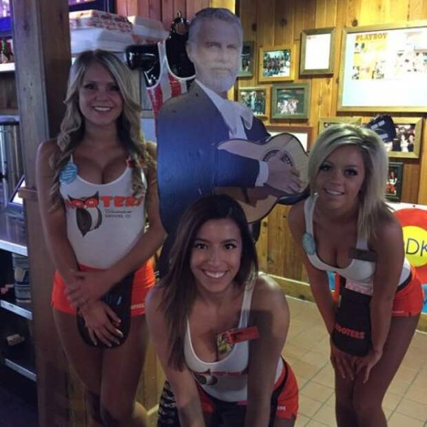 Девушки "Hooters" (28 фото)
