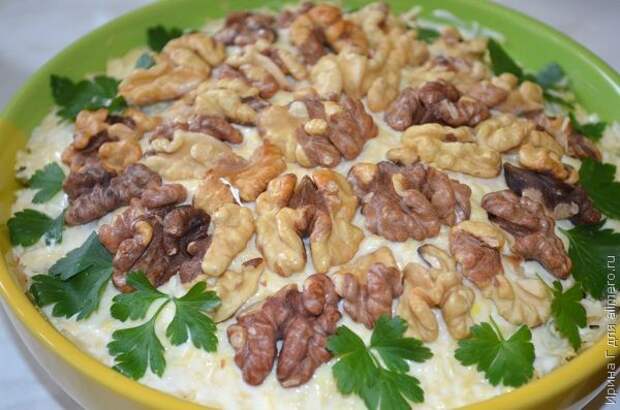 салат с курицей и орехами салат с курицей и орехами