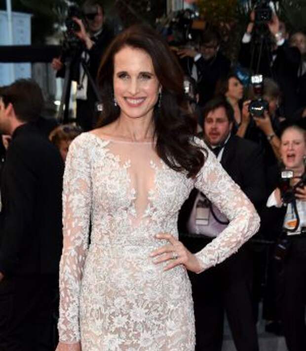 49762-andie-macdowell-al-festival-di-cannes-300x345-2