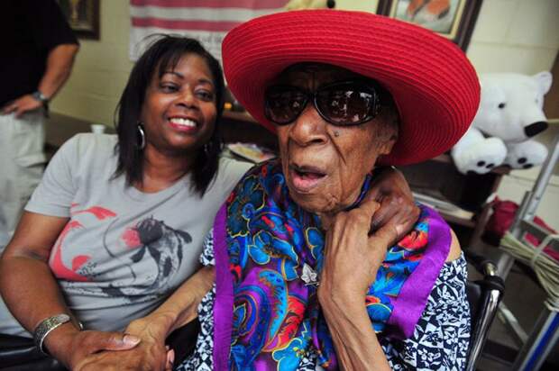 115-летняя Сюзанна Мушат Джонс из США 2