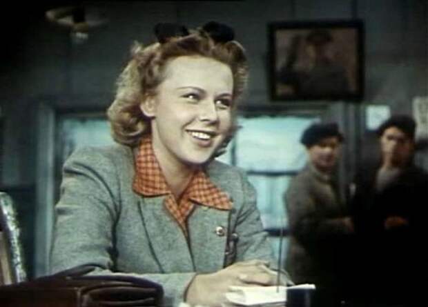 Лариса Кронберг в фильме «Большая семья» (1954)