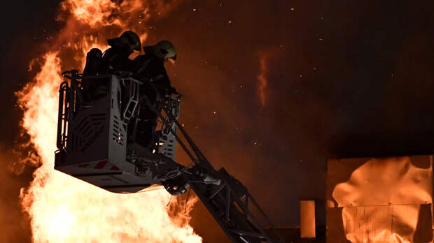 Пожар начался на нефтебазе в Армавире после атаки украинского беспилотника