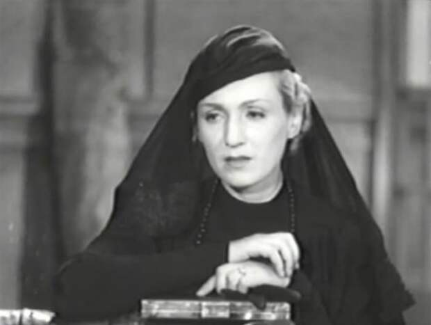 Ада Войцик в фильме *Семья Оппенгейм*, 1938 | Фото: kino-teatr.ru Ада Войцик в фильме *Семья Оппенгейм*, 1938 | Фото: kino-teatr.ru