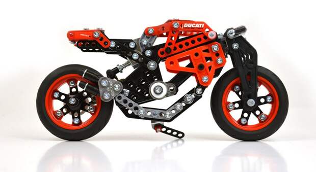 Моделька-конструктор Ducati Meccano Monster 1200 S