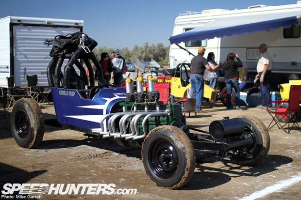 Hot-rod гонки на заброшенном аэродроме в Калифорнии (60 фото)