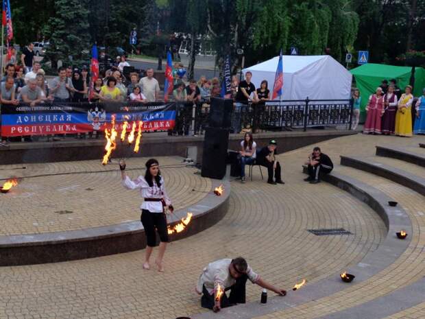 Праздник в прифронтовом городе. Донецк отметил День славянской письменности и культуры