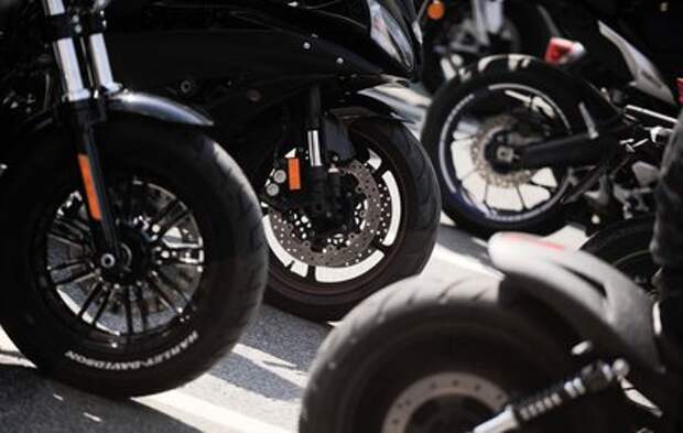 ЕС принял решение о вводе пошлин на джинсы и мотоциклы из США