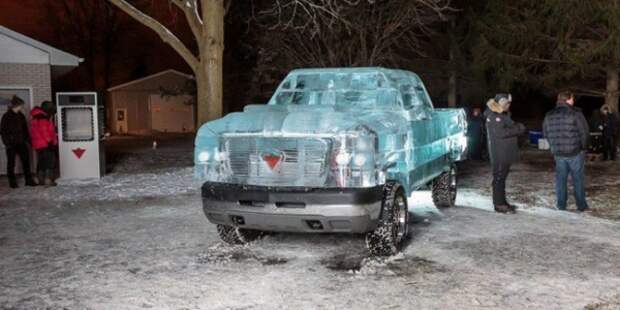Автомобиль, созданный изо льда, проехал 1,6 км