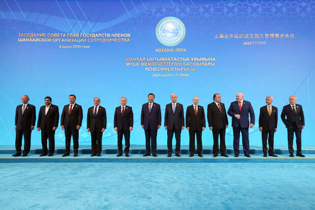 Путин и другие лидеры стран ШОС подписали Астанинскую декларацию объединения