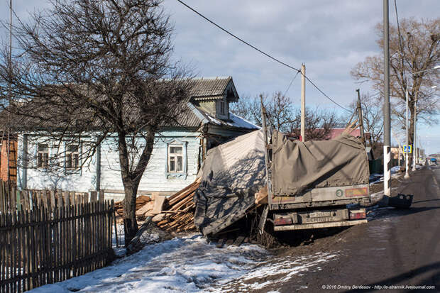 Утро не у всех доброе. авария, москва, фура