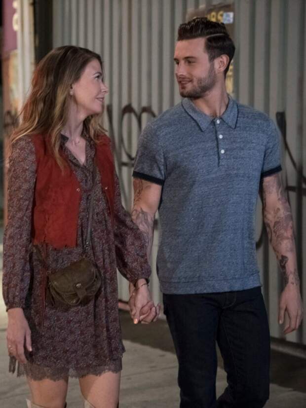 Holding Hands - Younger Season 3 Episode 2