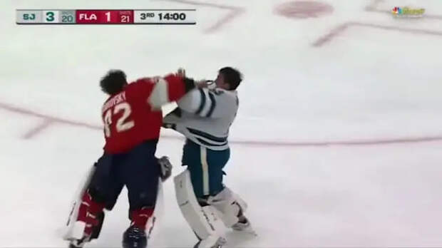 Русский вратарь Бобровский подрался в матче НХЛ впервые в карьере