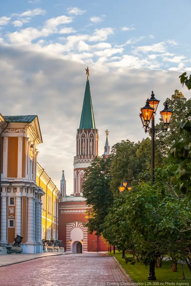 Кремлевская 22. Соборная площадь Московского Кремля. Соборная площадь Кремля фото. Кремль с высоты птичьего полета. Кремль 22.