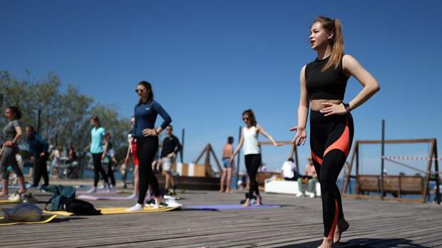 Лицо без морщин, тело в тонусе: совместимы ли на самом деле ботокс и силовые