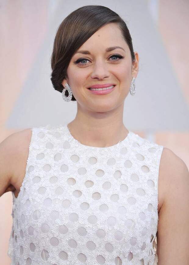Marion Cotillard Retro Makeup and Twisted Bun Hairstyles at Oscar Marion Cotillard Retro Makeup and Twisted Bun Hairstyles at Oscar