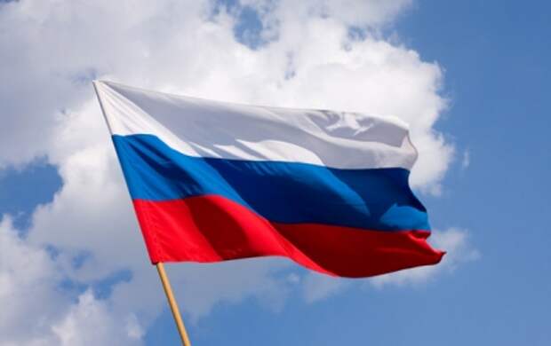 Севастопольцы продают и покупают флаги России